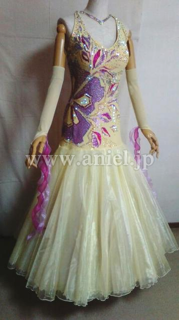 M4889・クリーム