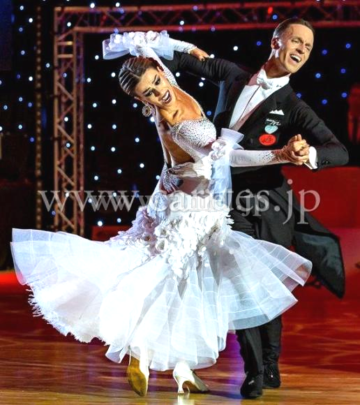 M9091・【EM】白【ヴェロニカ着用】