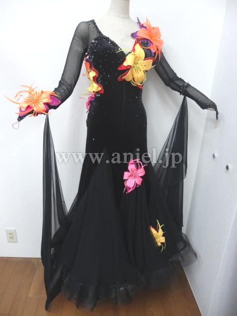 M3455・【半額セール】・黒&カラフル花
