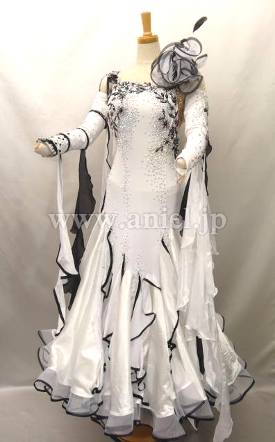 M2865・【半額セール】・白&黒※試着不可