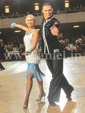 L2585・【ニナ着用】白&水色