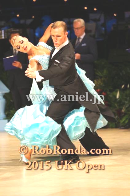 M2920・【Elaine Gornall】 ペールブルー【イリーナ着用】