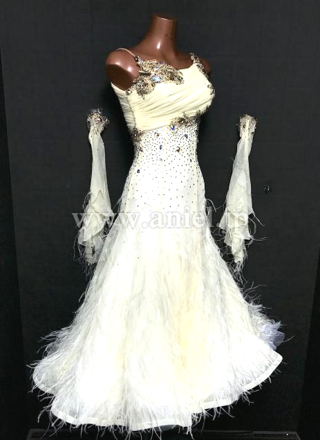 M8926・クリームホワイト羽根