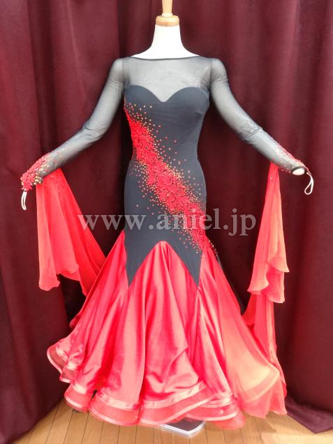 M3476・【Elaine Gornal】黒&赤