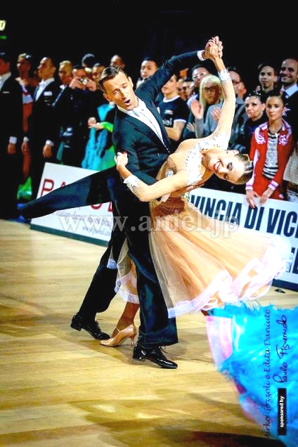 M1619・【EM】ベージュ&白【エディタ着用】