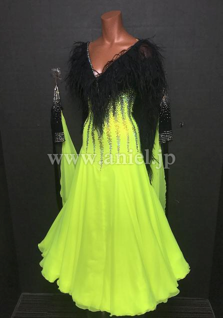 BM8744・【Chrisanne Clover】蛍光イエロー&黒羽根