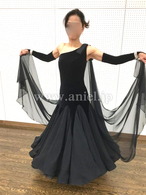 M3695・【Elaine Gornall 】黒【タン・イーリン着用】