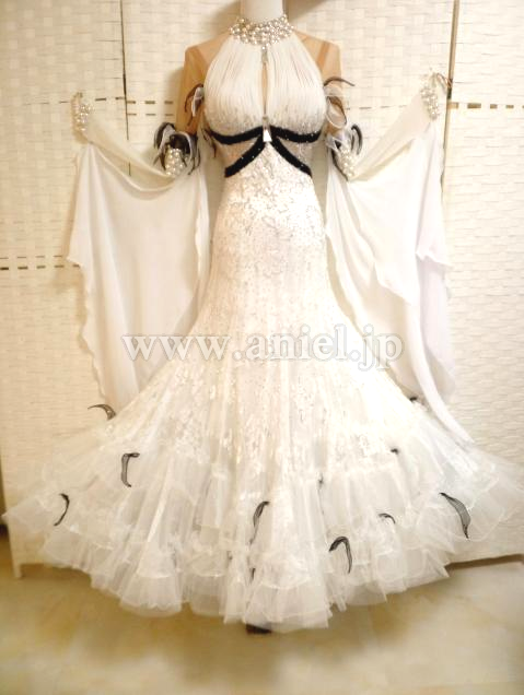 M4679・【半額セール】 【Sapiel】クリーム&黒※試着不可 