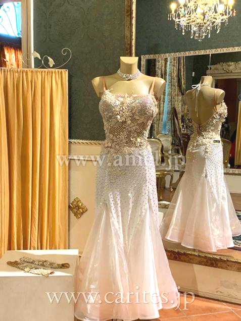 M6090・【Silvia Design】ホワイト&クリームフラワー