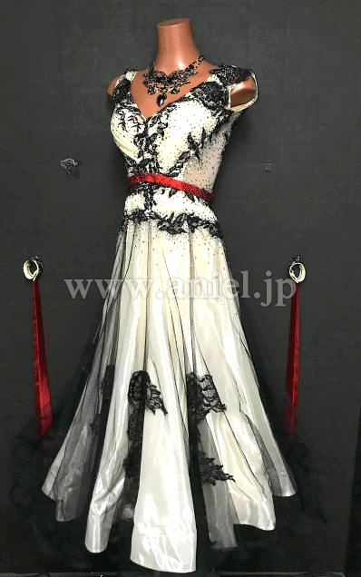 M7421・【gentil】クリーム&赤&黒レース