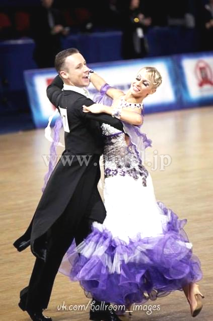 メルマガ74号目玉ドレス(モダン)・【Silvia　Design】白&紫