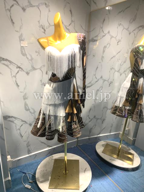 L6367・ブラウン&白