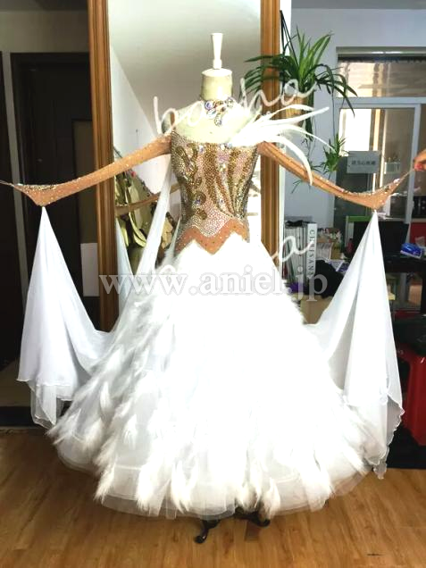 M4747・【半額セール】ベージュ&白羽根※試着不可