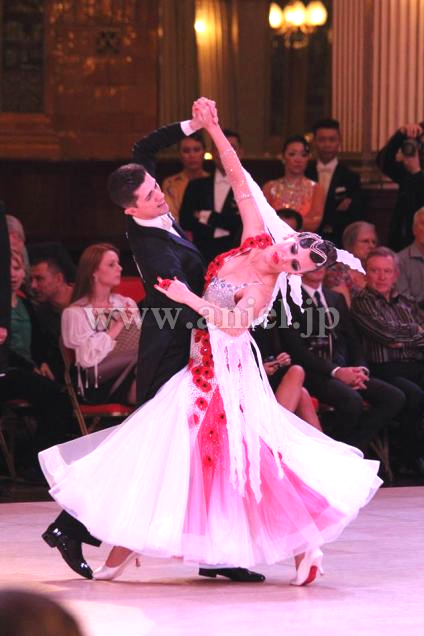 M4575・【Chrisanne】白&赤小花 【Evgeniya着用ドレス】