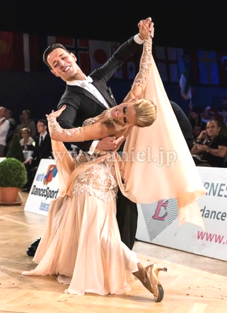 M3905・【Sapiel】ベージュ【アネッテ着用】※試着不可 