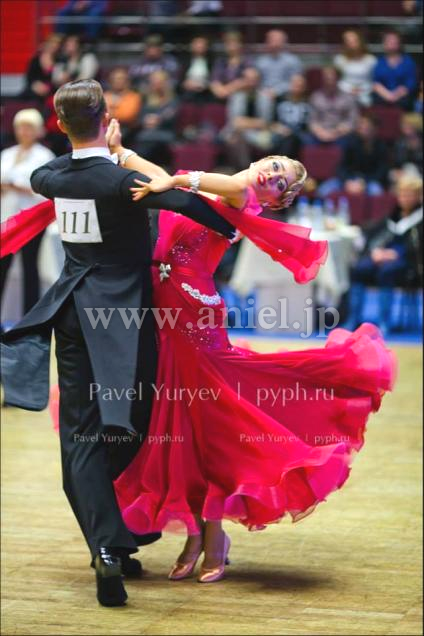 PM2693・【EM】ピンクレッド【Cherry Feather】