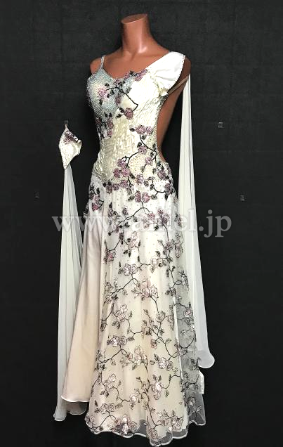 M8339・【Edda Hsu】クリーム※試着不可