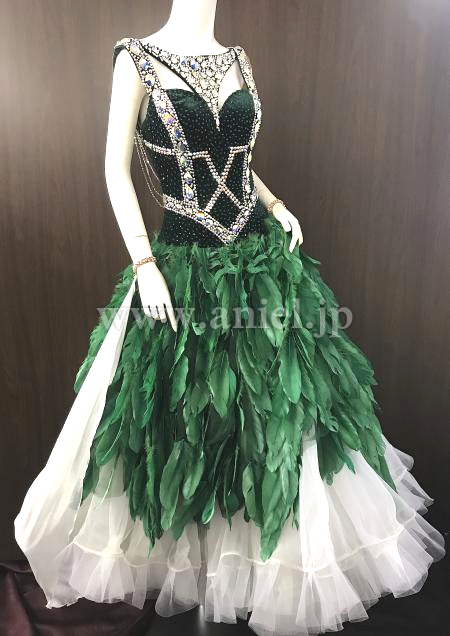 M6723・緑羽根&白