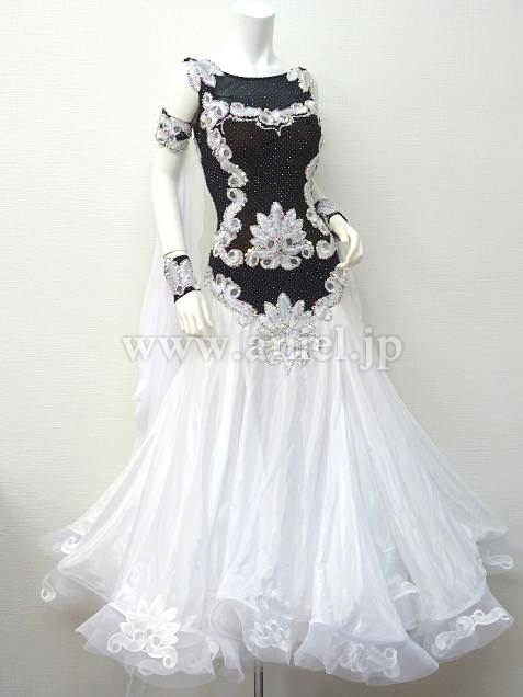 M5558・【カチューシャ着用】白&黒