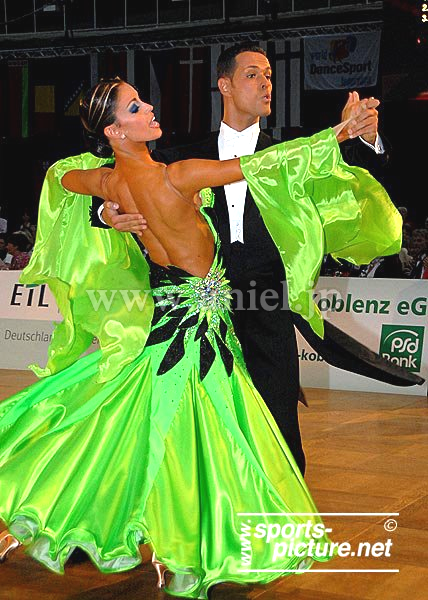 M2756・【Michelini】アネッタ・スドル着用グリーン