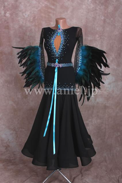 M6765・【NAZAR】黒&青羽根※試着不可