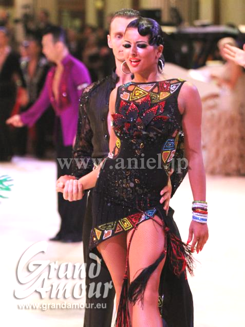 黒&カラフルアフリカンモチーフ