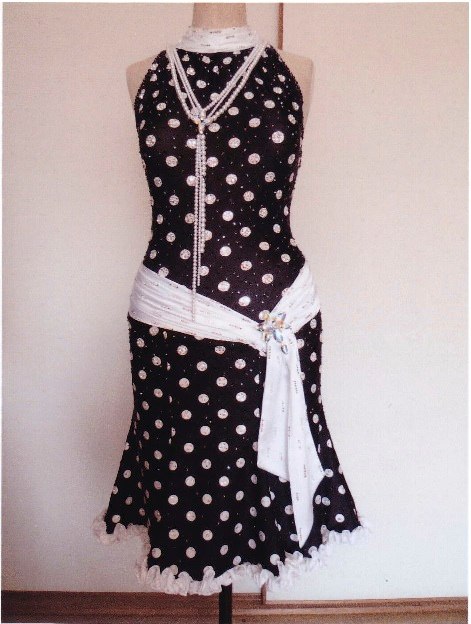 L327・黒×白（水玉柄）・6万円