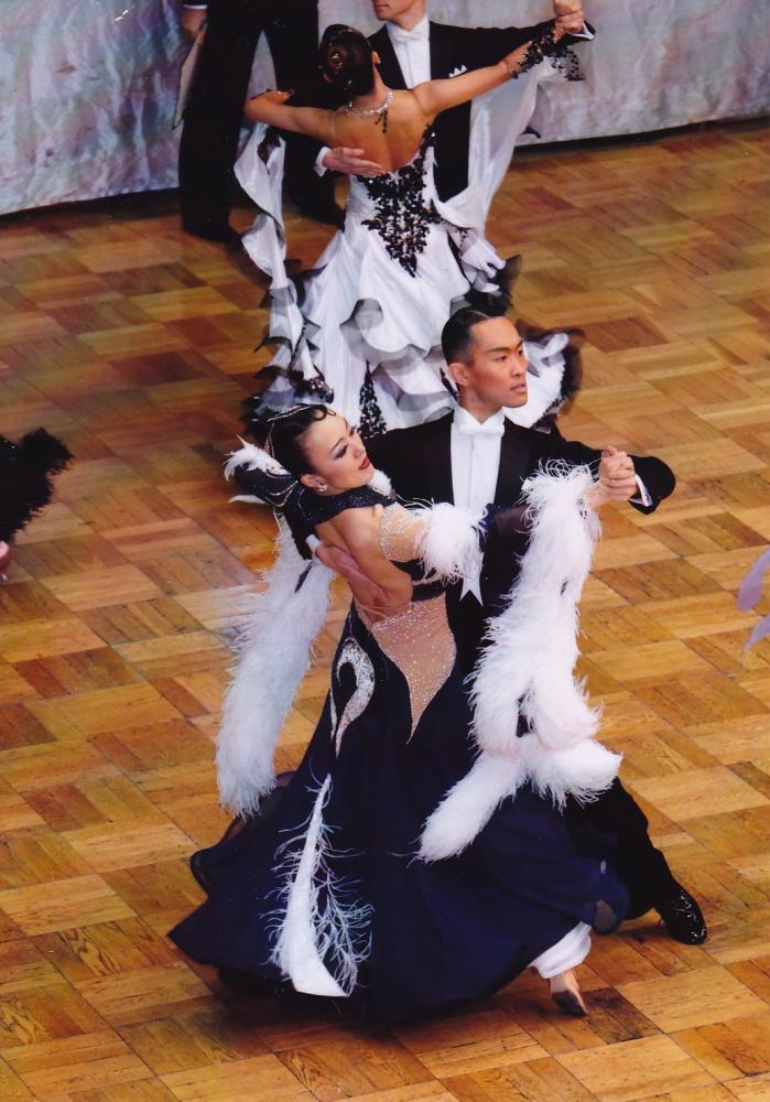 M425・紺＆白・25万円