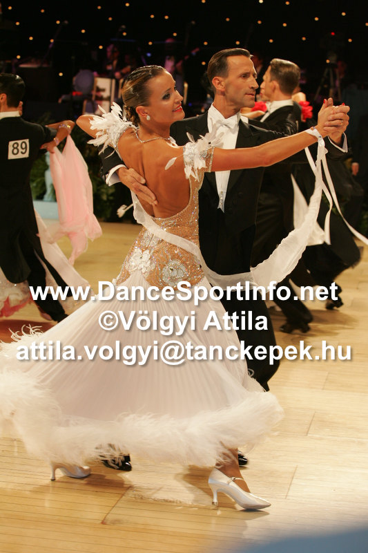 M697・白・20万円※試着不可