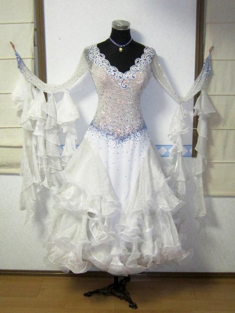 M704・白・14万円