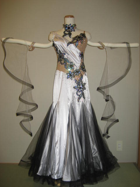 M770・白＆黒・9万円