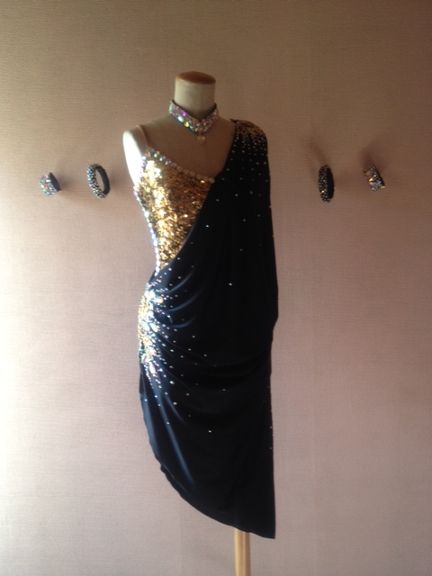 L676・黒＆金・8万円