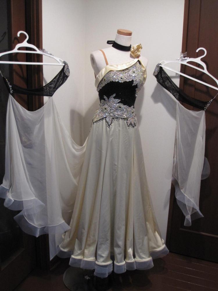 M1093・クリーム色