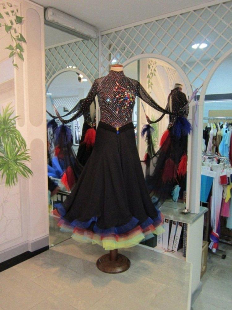 <em><span style="color:#CC3366">PM1136・黒&カラフル・</span></em>