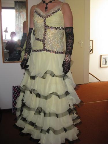 M825・ペールイエロー＆黒