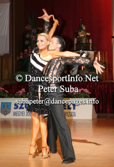  <em><span style="color:#CC3366">PL1027・黒※試着不可</span></em>