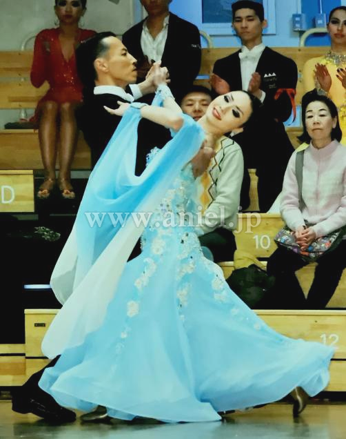 社交ダンスドレス・衣装のドレスネットアニエル / M5332・水色&白